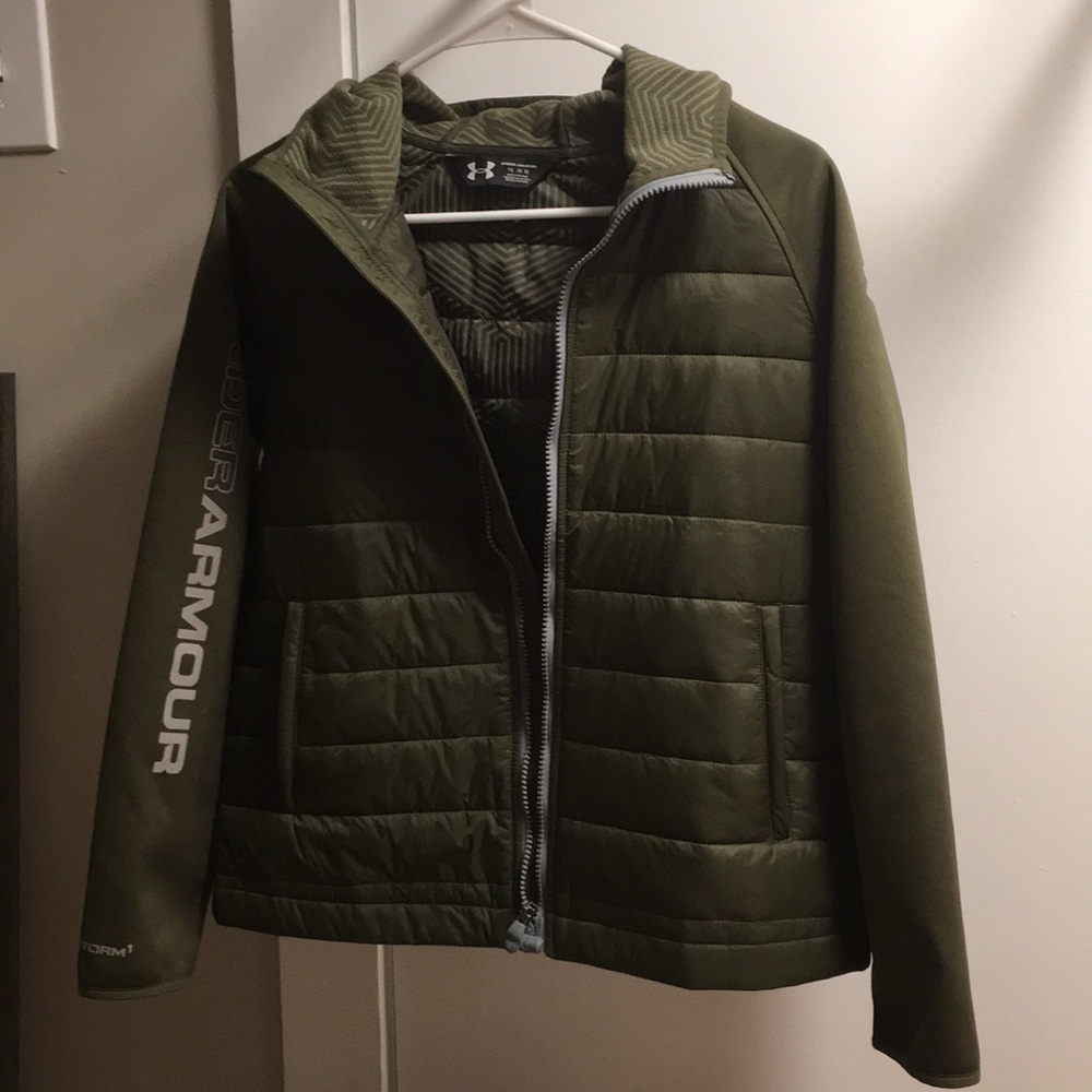 COPY - Under Armour lightweight boys youth XL jacket.